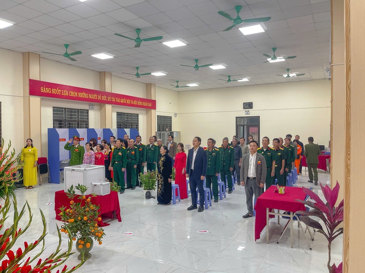 Phường Phú Thượng đồng loạt khai mạc bầu cử tại 16 khu vực bỏ phiếu – cử tri nô nức tham gia Ngày hội toàn dân- Ảnh 5.