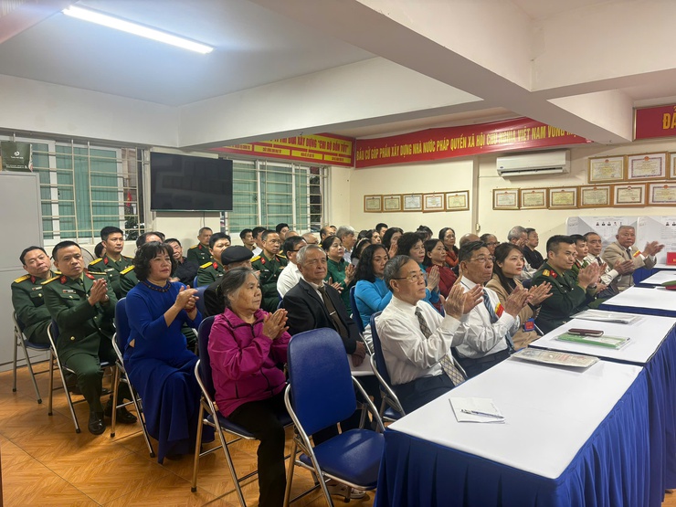 Trực tiếp: Không khí ngày hội toàn dân đi bỏ phiếu tại các điểm bầu cử trên địa bàn phường Từ Liêm- Ảnh 23.