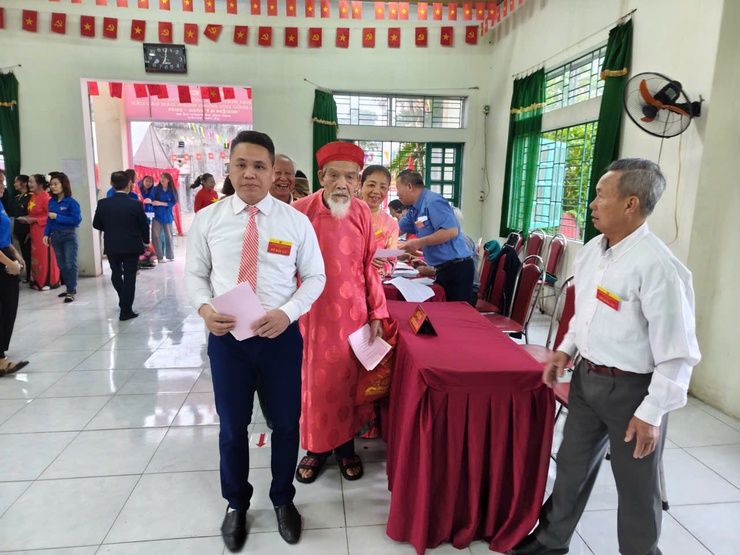 Khu vực bỏ phiếu số 6 – thôn Nam Quất: Khai mạc trọng thể cuộc bầu cử Đại biểu Quốc hội khóa XVI và đại biểu HĐND các cấp, nhiệm kỳ 2026 – 2031.- Ảnh 9.