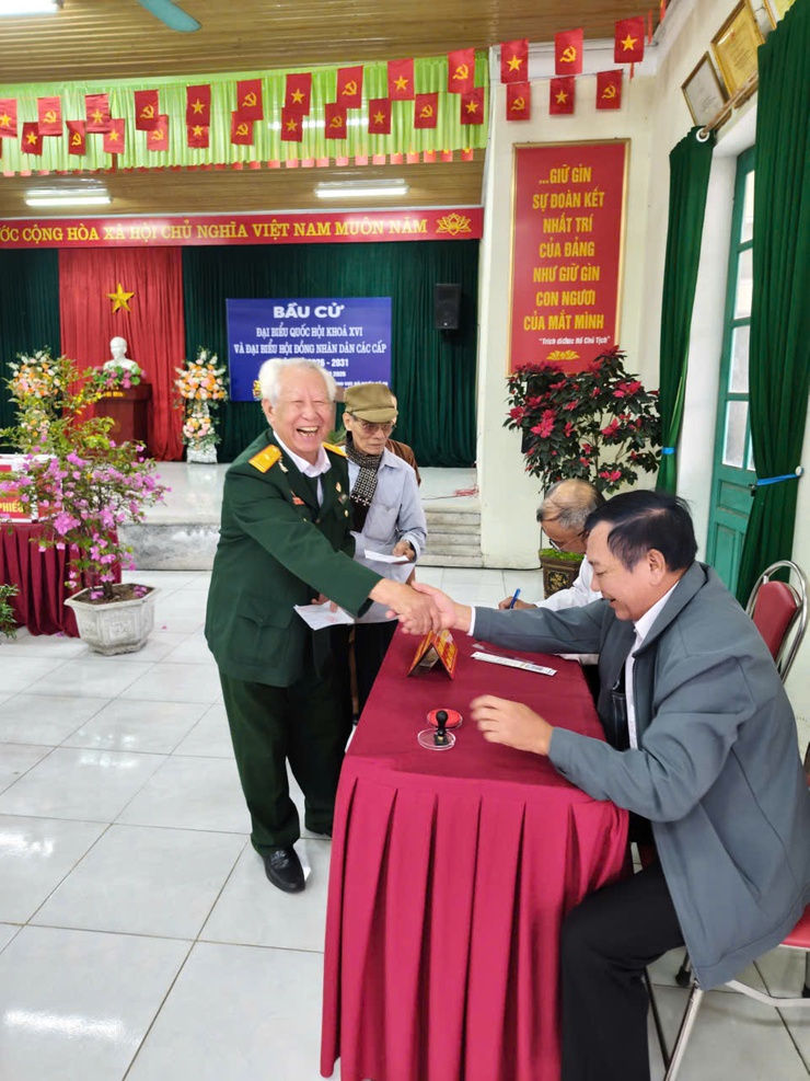 Khu vực bỏ phiếu số 6 – thôn Nam Quất: Khai mạc trọng thể cuộc bầu cử Đại biểu Quốc hội khóa XVI và đại biểu HĐND các cấp, nhiệm kỳ 2026 – 2031.- Ảnh 11.