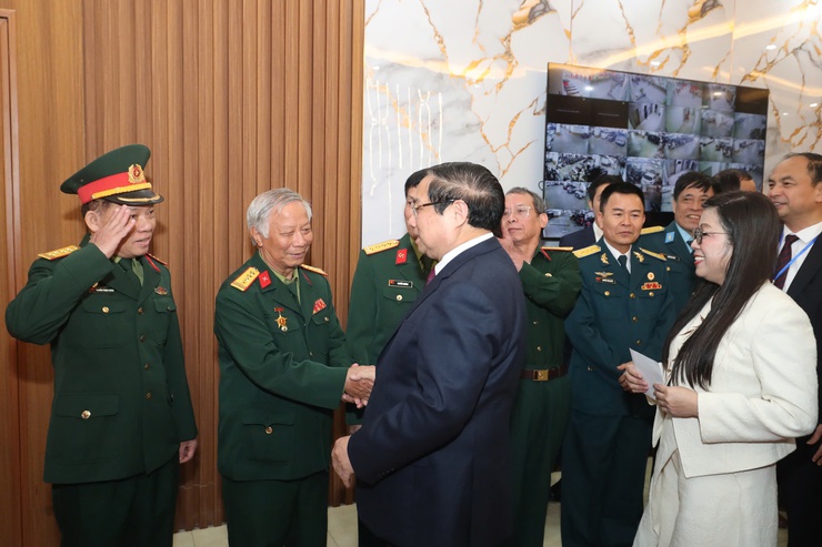 Thủ tướng Chính phủ Phạm Minh Chính bỏ phiếu tại Khu vực bầu cử số 21, phường Tây Hồ- Ảnh 11.