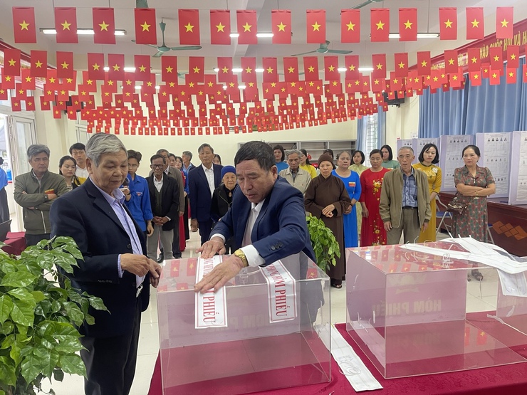 CỬ TRI XÃ ỨNG HÒA PHẤN KHỞI THAM GIA BẦU CỬ- Ảnh 4.