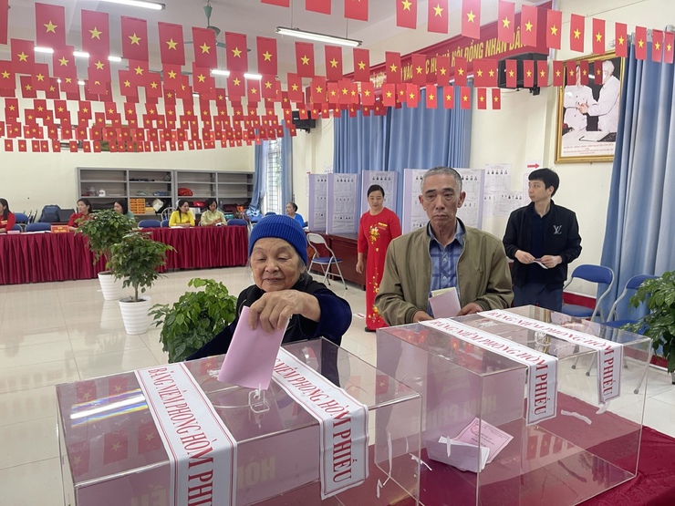 ĐẾN 16H GIỜ CHIỀU NAY TOÀN XÃ CÓ 23 THÔN HOÀN THÀNH CÔNG TÁC BẦU CỬ VỚI TỶ LỆ CỬ TRI ĐI BẦU ĐẠT 100%.- Ảnh 1.