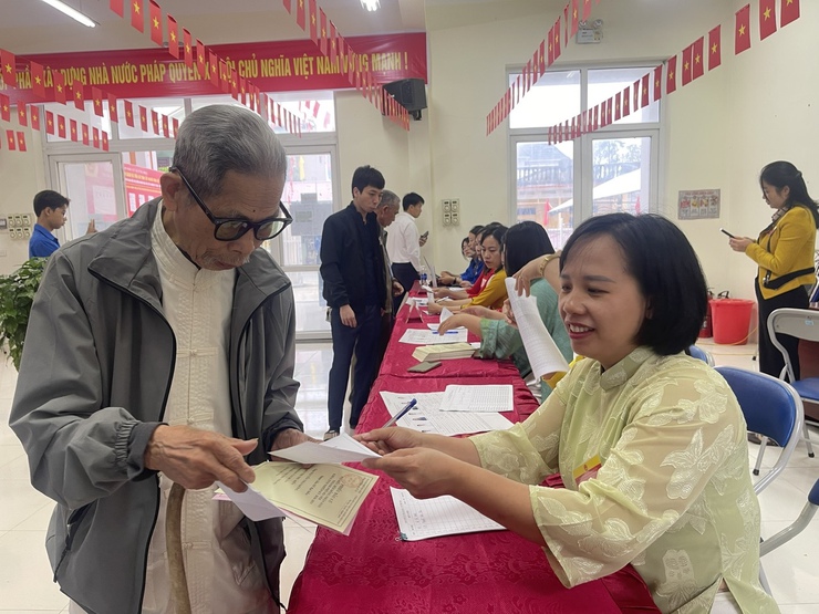 CỬ TRI XÃ ỨNG HÒA PHẤN KHỞI THAM GIA BẦU CỬ- Ảnh 7.