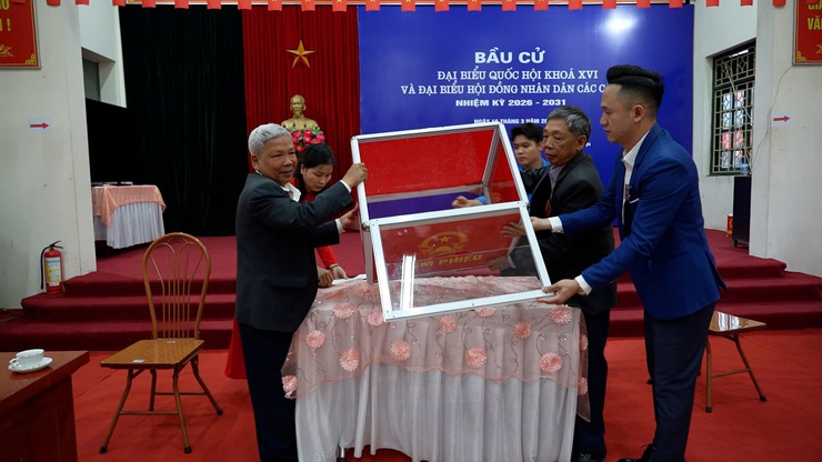 Bí thư Đảng ủy xã Nguyễn Tiến Toàn dự khai mạc bầu cử đại biểu Quốc hội và HĐND các cấp tại Tổ bỏ phiếu số 23, Cụm 4 Thọ Xuân- Ảnh 4.