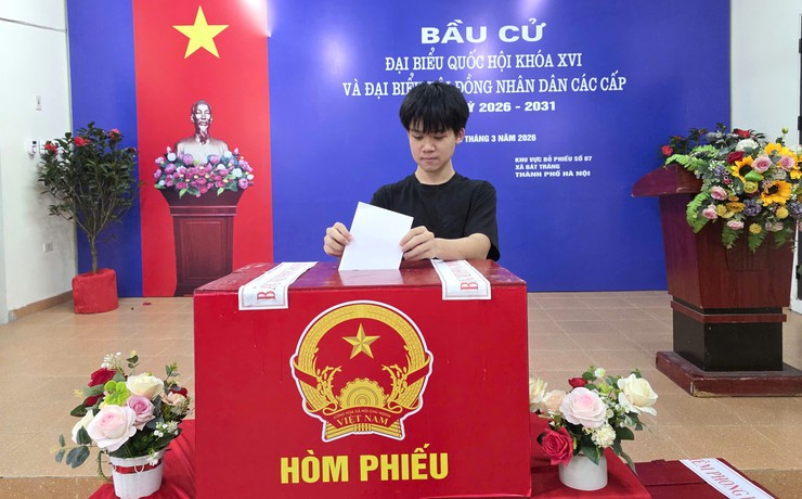 Rộn ràng ngày hội non sông tại các điểm bỏ phiếu ở xã Bát Tràng- Ảnh 13.