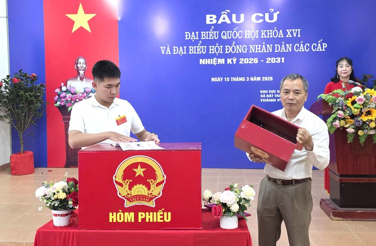 Rộn ràng ngày hội non sông tại các điểm bỏ phiếu ở xã Bát Tràng- Ảnh 7.