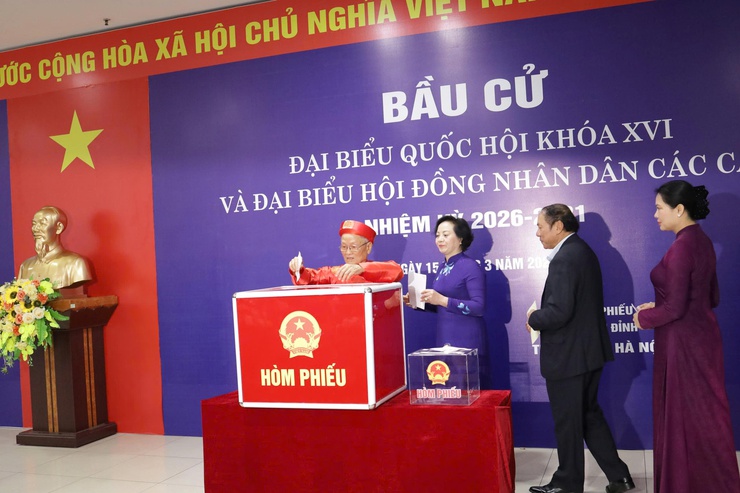 Phường Xuân Đỉnh: Cử tri cao tuổi trách nhiệm, gương mẫu tham gia bầu cử- Ảnh 2.