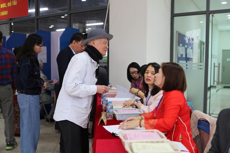 Phường Xuân Đỉnh: Cử tri cao tuổi trách nhiệm, gương mẫu tham gia bầu cử- Ảnh 4.