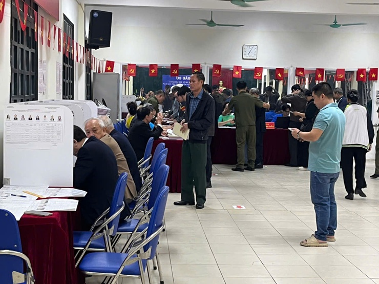 Trực tiếp: Không khí ngày hội toàn dân đi bỏ phiếu tại các điểm bầu cử trên địa bàn phường Từ Liêm- Ảnh 26.