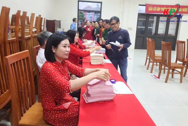 Cử tri xã Kiều Phú tích cực đi bỏ phiếu, tiến độ bầu cử diễn ra đúng quy định- Ảnh 8.