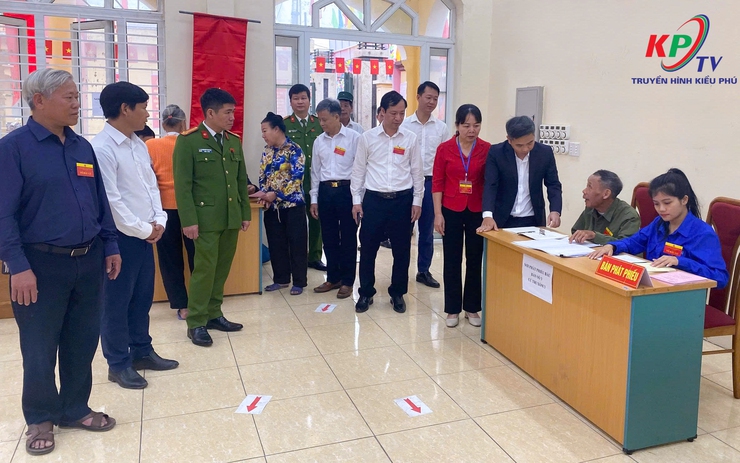 Cử tri xã Kiều Phú tích cực đi bỏ phiếu, tiến độ bầu cử diễn ra đúng quy định- Ảnh 4.