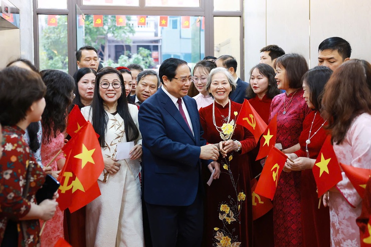 Thủ tướng Chính phủ Phạm Minh Chính bỏ phiếu tại Khu vực bầu cử số 21, phường Tây Hồ- Ảnh 3.