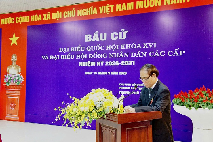 Đồng chí Lương Tam Quang và đồng chí Nguyễn Thanh Nghị dự Lễ khai mạc và bỏ phiếu bầu cử tại phường Phú Thượng- Ảnh 3.