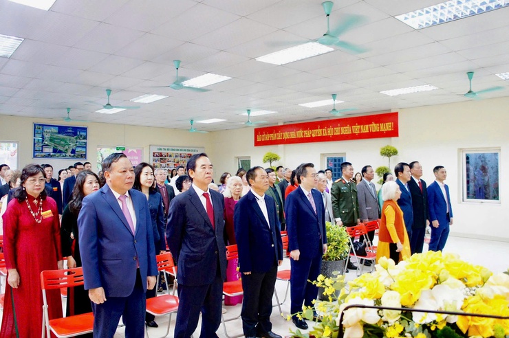 Đồng chí Lương Tam Quang và đồng chí Nguyễn Thanh Nghị dự Lễ khai mạc và bỏ phiếu bầu cử tại phường Phú Thượng- Ảnh 1.