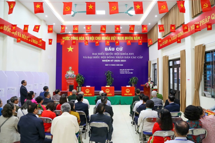 Những hình ảnh đẹp trong Ngày bầu cử tại phường Ngọc Hà- Ảnh 4.