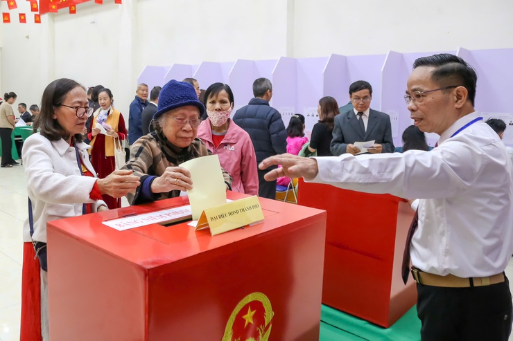 Những hình ảnh đẹp trong Ngày bầu cử tại phường Ngọc Hà- Ảnh 8.