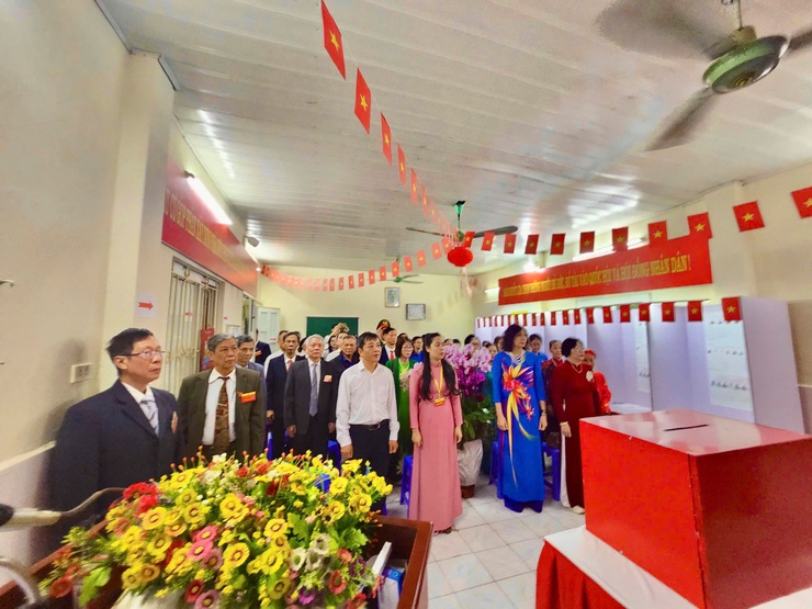 PHƯỜNG VĂN MIẾU – QUỐC TỬ GIÁM TỔ CHỨC LỄ KHAI MẠC CUỘC BẦU CỬ ĐẠI BIỂU QUỐC HỘI KHÓA XVI VÀ ĐẠI BIỂU HĐND CÁC CẤP NHIỆM KỲ 2026 – 2031 TẠI CÁC KHU VỰC BỎ PHIẾU- Ảnh 4.