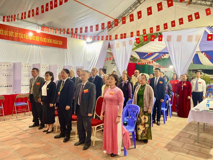 PHƯỜNG VĂN MIẾU – QUỐC TỬ GIÁM TỔ CHỨC LỄ KHAI MẠC CUỘC BẦU CỬ ĐẠI BIỂU QUỐC HỘI KHÓA XVI VÀ ĐẠI BIỂU HĐND CÁC CẤP NHIỆM KỲ 2026 – 2031 TẠI CÁC KHU VỰC BỎ PHIẾU- Ảnh 5.