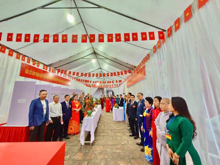 PHƯỜNG VĂN MIẾU – QUỐC TỬ GIÁM TỔ CHỨC LỄ KHAI MẠC CUỘC BẦU CỬ ĐẠI BIỂU QUỐC HỘI KHÓA XVI VÀ ĐẠI BIỂU HĐND CÁC CẤP NHIỆM KỲ 2026 – 2031 TẠI CÁC KHU VỰC BỎ PHIẾU- Ảnh 11.