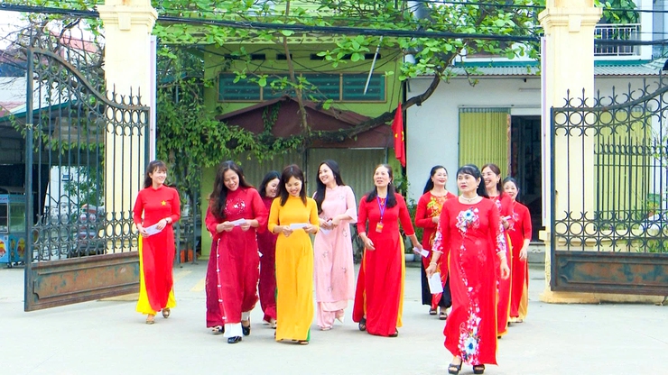 Gần 6.500 hội viên phụ nữ xã Thượng Phúc rực rỡ áo dài tham gia ngày hội bầu cử- Ảnh 1.