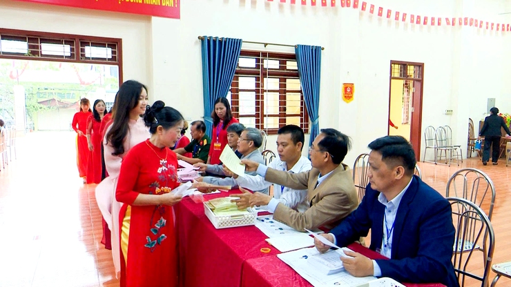 Gần 6.500 hội viên phụ nữ xã Thượng Phúc rực rỡ áo dài tham gia ngày hội bầu cử- Ảnh 3.