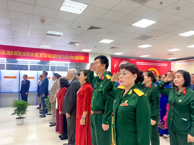 Phường Phú Thượng đồng loạt khai mạc bầu cử tại 16 khu vực bỏ phiếu – cử tri nô nức tham gia Ngày hội toàn dân- Ảnh 13.