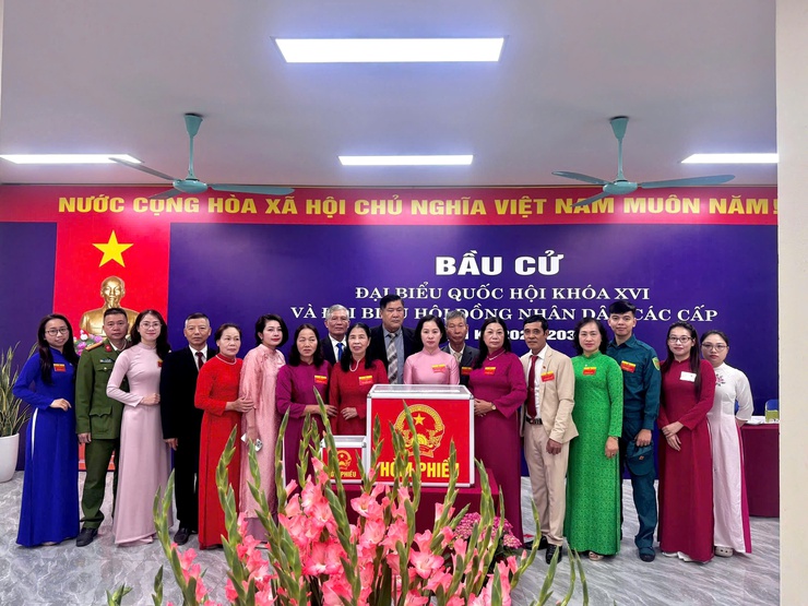 Phường Phú Thượng đồng loạt khai mạc bầu cử tại 16 khu vực bỏ phiếu – cử tri nô nức tham gia Ngày hội toàn dân- Ảnh 12.