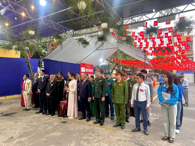 Phường Phú Thượng đồng loạt khai mạc bầu cử tại 16 khu vực bỏ phiếu – cử tri nô nức tham gia Ngày hội toàn dân- Ảnh 2.