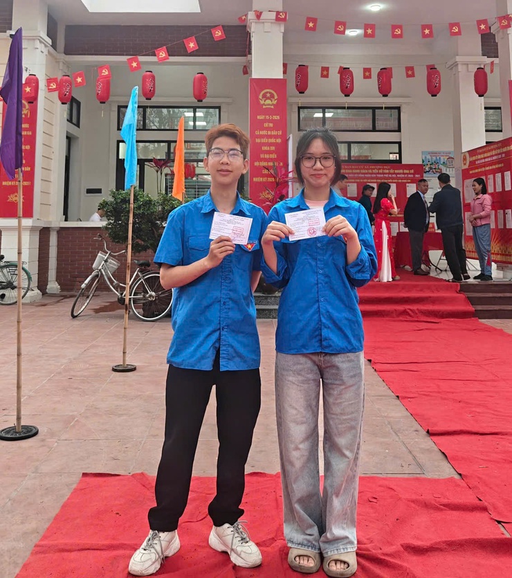 NHỮNG CỬ TRI TRẺ LẦN ĐẦU THAM GIA NGÀY HỘI BẦU CỬ- Ảnh 1.