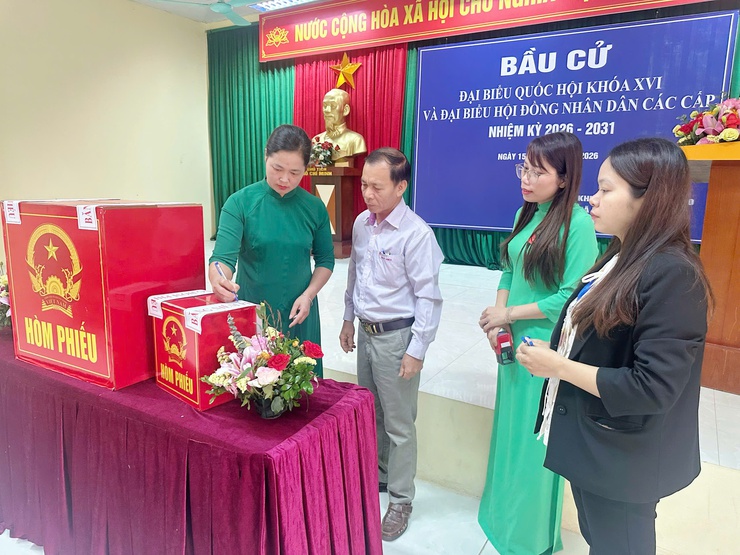 Xã Bất Bạt-TP Hà Nội: Cử tri nô nức đi bầu cử từ sớm- Ảnh 5.