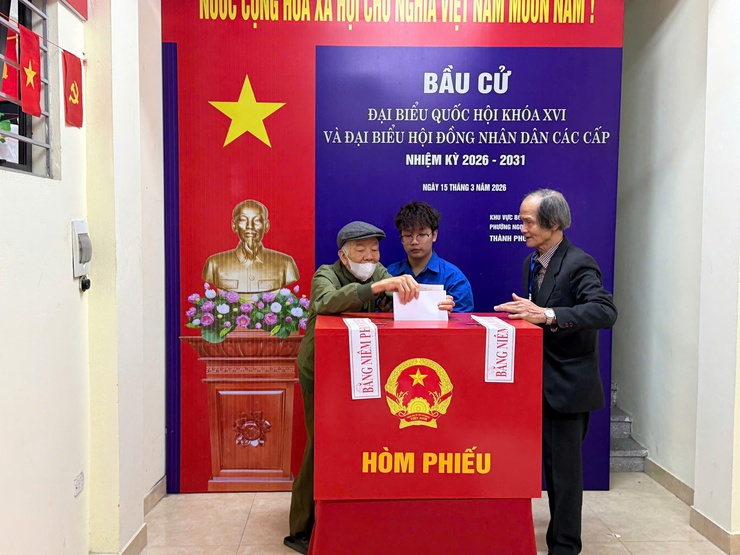 Những hình ảnh đẹp trong Ngày bầu cử tại phường Ngọc Hà- Ảnh 12.