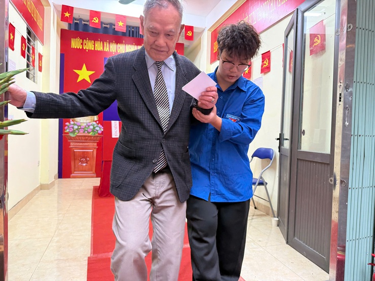 Những hình ảnh đẹp trong Ngày bầu cử tại phường Ngọc Hà- Ảnh 13.