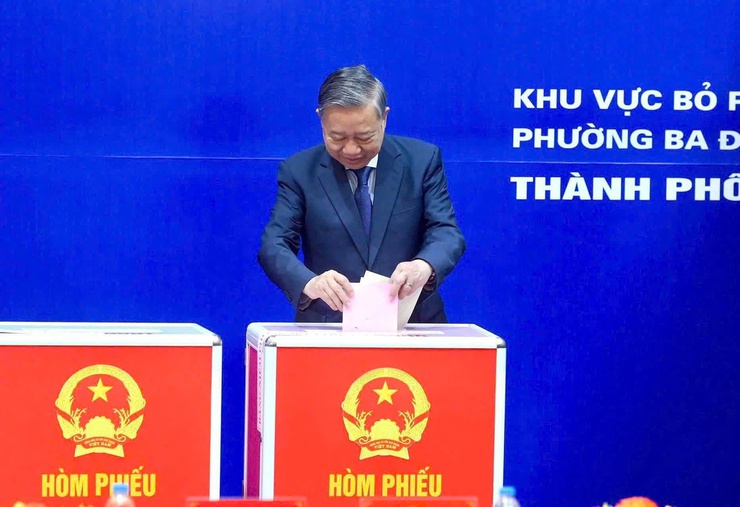 Tổng Bí thư Tô Lâm - Bí thư Quân ủy Trung Ương đã đến khu vực bỏ phiếu số 2, phường Ba Đình TP Hà Nội, bỏ phiếu bầu đại biểu Quốc hội khóa XVI và đại biểu HĐND các cấp nhiệm kỳ 2026-2031.- Ảnh 2.