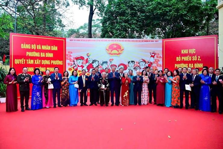 Tổng Bí thư Tô Lâm - Bí thư Quân ủy Trung Ương đã đến khu vực bỏ phiếu số 2, phường Ba Đình TP Hà Nội, bỏ phiếu bầu đại biểu Quốc hội khóa XVI và đại biểu HĐND các cấp nhiệm kỳ 2026-2031.- Ảnh 6.