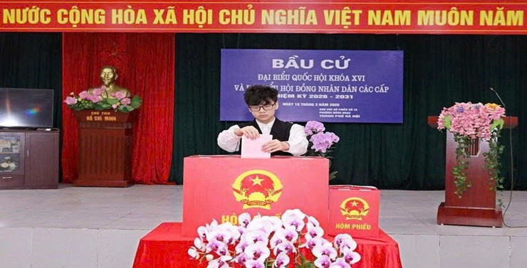 Cử tri phường Đông Ngạc phấn khởi, hăng hái đi bỏ phiếu bầu cử đại biểu Quốc hội khóa XVI và đại biểu HĐND các cấp nhiệm kỳ 2026 -2031.- Ảnh 11.