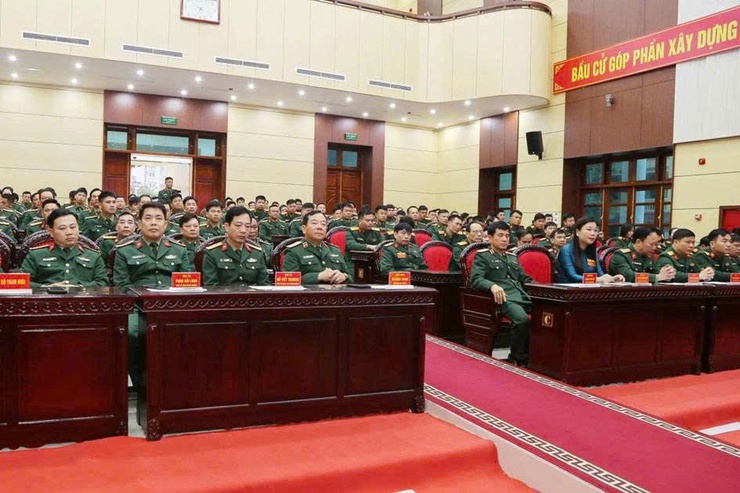 Cử tri phường Đông Ngạc phấn khởi, hăng hái đi bỏ phiếu bầu cử đại biểu Quốc hội khóa XVI và đại biểu HĐND các cấp nhiệm kỳ 2026 -2031.- Ảnh 15.