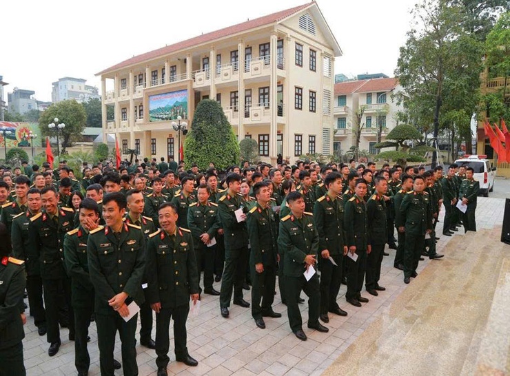 Cử tri phường Đông Ngạc phấn khởi, hăng hái đi bỏ phiếu bầu cử đại biểu Quốc hội khóa XVI và đại biểu HĐND các cấp nhiệm kỳ 2026 -2031.- Ảnh 16.