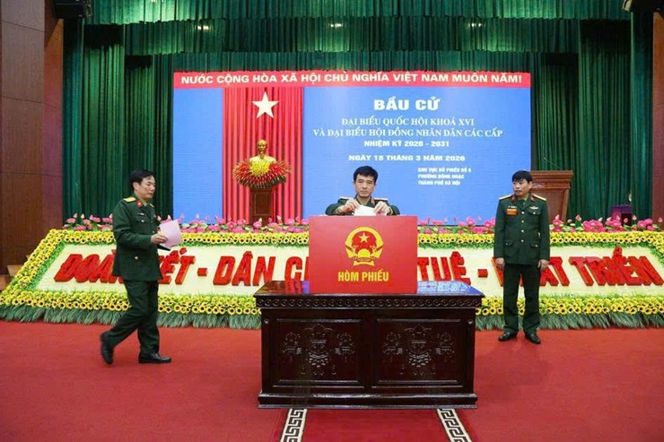 Cử tri phường Đông Ngạc phấn khởi, hăng hái đi bỏ phiếu bầu cử đại biểu Quốc hội khóa XVI và đại biểu HĐND các cấp nhiệm kỳ 2026 -2031.- Ảnh 18.