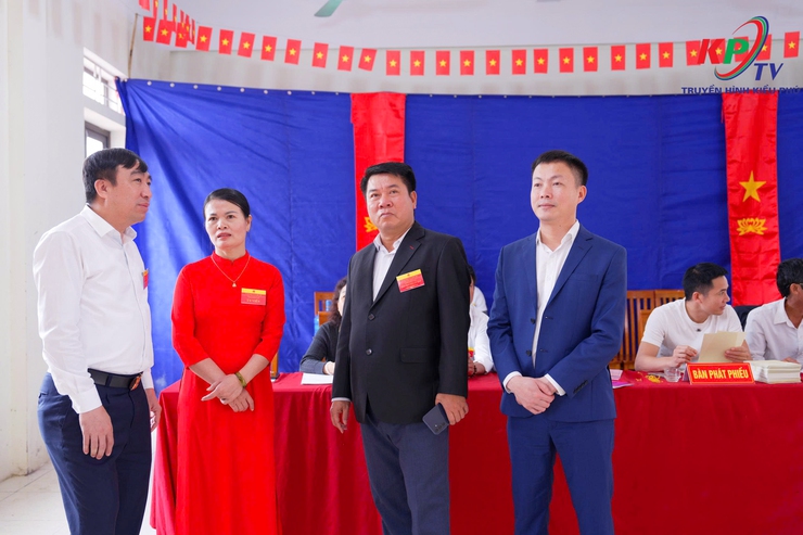 Lãnh đạo xã Kiều Phú kiểm tra, động viên các tổ bầu cử và chung vui với cử tri trong ngày hội toàn dân- Ảnh 2.