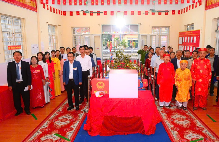 KHÔNG KHÍ KHAI MẠC BẦU CỬ ĐẠI BIỂU QUỐC HỘI KHÓA XVI VÀ ĐẠI BIỂU HĐND CÁC CẤP NHIỆM KỲ 2026 – 2031 TẠI CÁC KHU VỰC BỎ PHIẾU TRÊN ĐỊA BÀN XÃ DÂN HÒA- Ảnh 5.