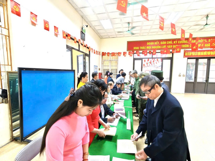 KHÔNG KHÍ KHAI MẠC BẦU CỬ ĐẠI BIỂU QUỐC HỘI KHÓA XVI VÀ ĐẠI BIỂU HĐND CÁC CẤP NHIỆM KỲ 2026 – 2031 TẠI CÁC KHU VỰC BỎ PHIẾU TRÊN ĐỊA BÀN XÃ DÂN HÒA- Ảnh 23.