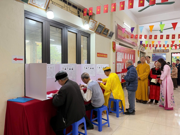 KHÔNG KHÍ KHAI MẠC BẦU CỬ ĐẠI BIỂU QUỐC HỘI KHÓA XVI VÀ ĐẠI BIỂU HĐND CÁC CẤP NHIỆM KỲ 2026 – 2031 TẠI CÁC KHU VỰC BỎ PHIẾU TRÊN ĐỊA BÀN XÃ DÂN HÒA- Ảnh 18.