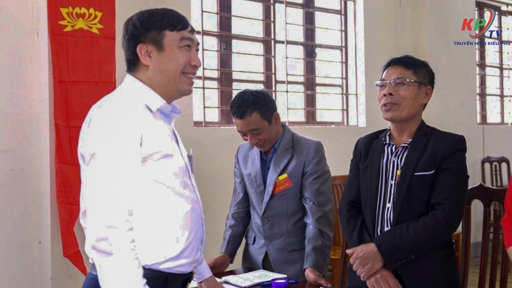 Lãnh đạo xã Kiều Phú kiểm tra, động viên các tổ bầu cử và chung vui với cử tri trong ngày hội toàn dân- Ảnh 4.