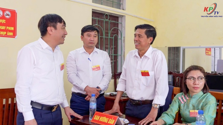 Lãnh đạo xã Kiều Phú kiểm tra, động viên các tổ bầu cử và chung vui với cử tri trong ngày hội toàn dân- Ảnh 11.