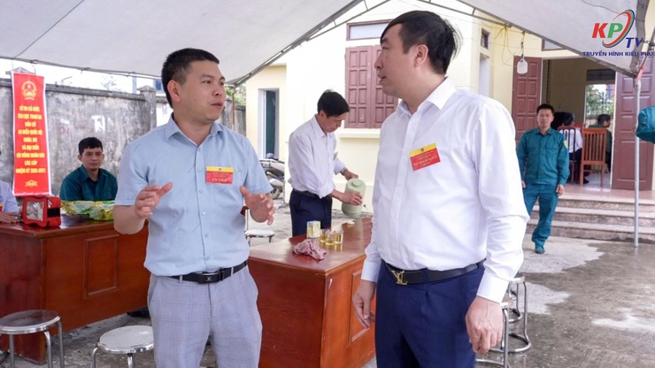 Lãnh đạo xã Kiều Phú kiểm tra, động viên các tổ bầu cử và chung vui với cử tri trong ngày hội toàn dân- Ảnh 10.