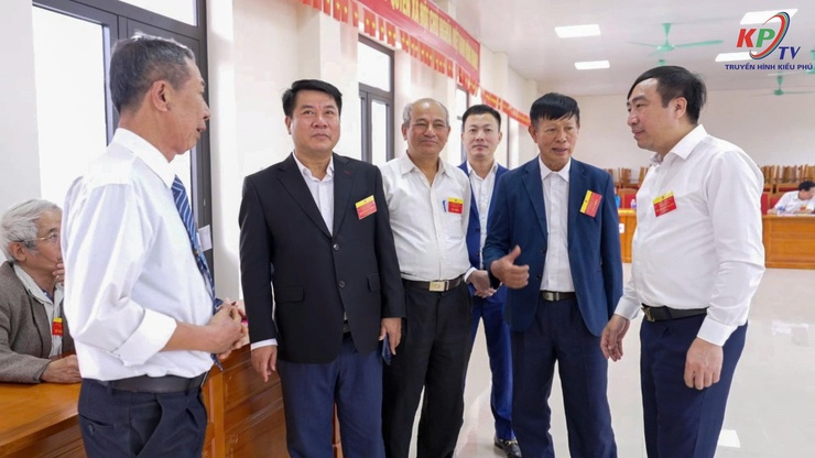 Lãnh đạo xã Kiều Phú kiểm tra, động viên các tổ bầu cử và chung vui với cử tri trong ngày hội toàn dân- Ảnh 12.