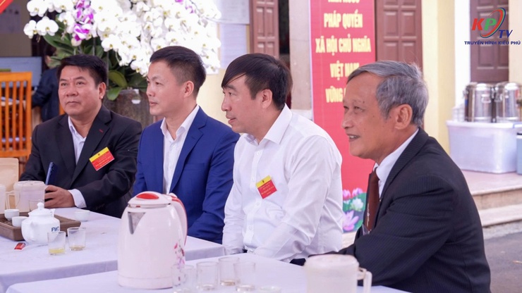 Lãnh đạo xã Kiều Phú kiểm tra, động viên các tổ bầu cử và chung vui với cử tri trong ngày hội toàn dân- Ảnh 9.