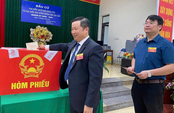 KHÔNG KHÍ KHAI MẠC BẦU CỬ ĐẠI BIỂU QUỐC HỘI KHÓA XVI VÀ ĐẠI BIỂU HĐND CÁC CẤP NHIỆM KỲ 2026 – 2031 TẠI CÁC KHU VỰC BỎ PHIẾU TRÊN ĐỊA BÀN XÃ DÂN HÒA- Ảnh 7.