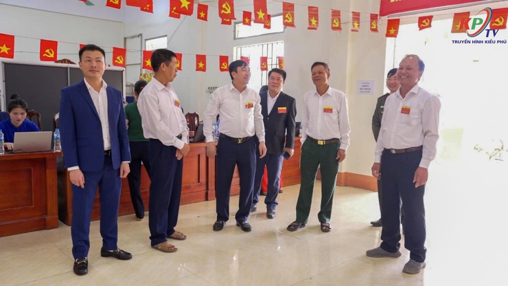 Lãnh đạo xã Kiều Phú kiểm tra, động viên các tổ bầu cử và chung vui với cử tri trong ngày hội toàn dân- Ảnh 16.